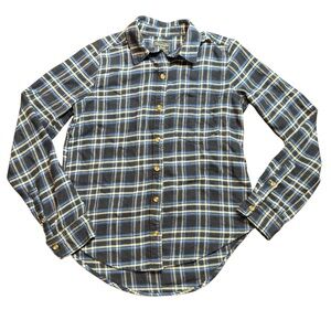 Abercrombie & Fitch Blue plaid flannel button up shirt.
